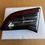 Tesla Model 3 фонарь левый внутренний 3 пина 1077401-00-F