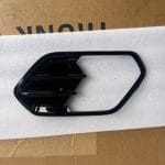 Накладка противотуманной фары левая глянцевая Ford Escape MK3 2017-2019 (GJ5Z-17E811-BA)