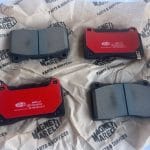 Комплект передних тормозных колодок Tesla Model X 2016–2019 1055066-00-C