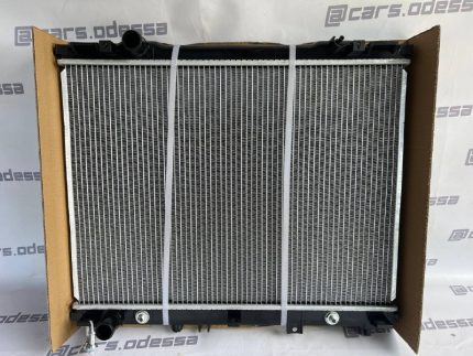 Радиатор охлаждения двигателя KIA Sorento 2002– (2.5 дизель, МКПП)