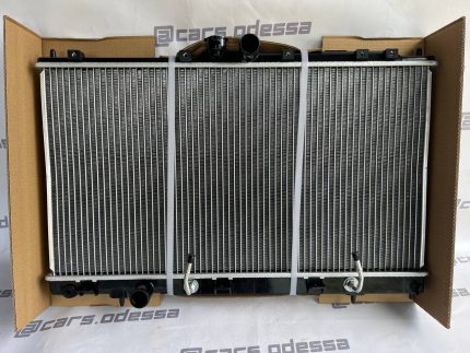 Радиатор охлаждения двигателя Mitsubishi Lancer 2003, AT (1.3 / 1.6 / 1.8 / 2.0)