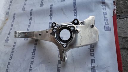 Цапфа (поворотный кулак) передний левый — Tesla Model 3 — (аналог 104431100E)