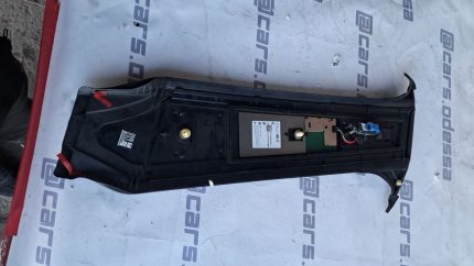 Накладка центральной стойки наружная левая с камерой для Tesla Model Y (2020–2025) — артикул 1506885-00-D