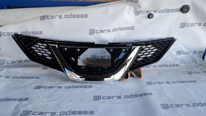 Решётка радиатора Nissan Rogue Sport 2017–2019 (под дистроник) — 62310-6MG5C Решётка радиатора Nissan Rogue Sport 2017–2019 (под дистроник) — 62310-6MG5C